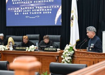Kabupaten Sumedang diharapkan bisa kembali menjadi 'Paradijs van Java', kata Penjabat Gubernur Jawa Barat Bey Machmudin.