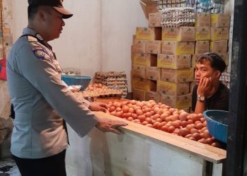 Harga kepokmas di Pasar Desa Ciparay Selasa (23/4/2024) berdasarkan laporan Satgas Pangan Polda Jabar.