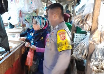 Harga kepokmas di Pasar Desa Ciparay Kabupaten Bandung Selasa 30 April 2024 berdasarkan pantauan Satgas Pangan Polda Jabar.