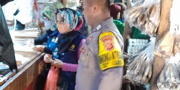 Harga kepokmas di Pasar Desa Ciparay Kabupaten Bandung Selasa 30 April 2024 berdasarkan pantauan Satgas Pangan Polda Jabar.