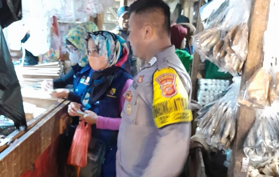 Harga kepokmas di Pasar Desa Ciparay Kabupaten Bandung Selasa 30 April 2024 berdasarkan pantauan Satgas Pangan Polda Jabar.