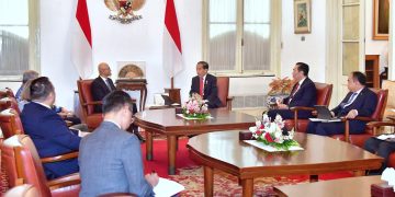 Indonesia dan Microsoft kerja sama garap kecerdasan buatan. Hal itu terungkap dalam pertemuan Presiden RI Joko Widodo (Jokowi) dengan delegasi Microsoft di Istana Merdeka, Jakarta, pada Selasa (30/04/2024).