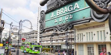 Braga bebas kendaraan akan diterapkan Mei 2024 mendatang, kata Penjabat Wali Kota Bandung Bambang Tirtoyuliono.
