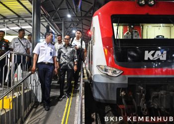 Menteri Perhubungan Budi Karya Sumadi kembali mengajak masyarakat untuk menggunakan kereta bandara ketika ingin mengakses Yogyakarta International Airport (YIA).