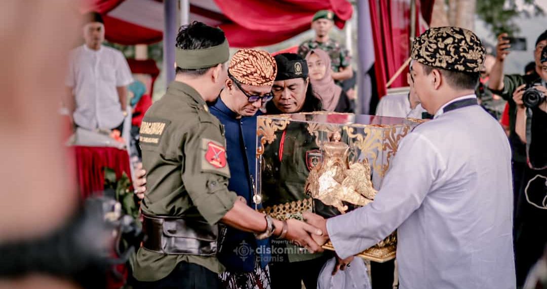 Kirab Mahkota Binokasih