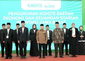 Wapres kukuhkan Komite Daerah Ekonomi dan Keuangan Syariah Jawa Barat. Pengukuhan KDEK dilakukan Wakil Presiden RI Ma'ruf Amin di Aula Barat Gedung Sate, Kota Bandung, Selasa (23/4/2024).