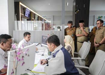 Mal Pelayanan Publik Kota Bandung sudah beroperasi lagi pasca cuti bersama Lebaran 2024, kata Penjabat Wali Kota Bandung Bambang Tirtoyuliono.