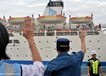 Menhub lepas mudik gratis kapal laut di Pelabuhan Tanjung Priok, Jakarta (5/4/2024).