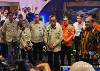 Posko Pusat Angkutan Lebaran Terpadu 2024 diresmikan Menteri Perhubungan Budi Karya Sumadi. Menhub resmi membuka Posko Pusat di Kantor Pusat Kementerian Perhubungan, Jakarta, Rabu (3/4) pagi.