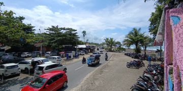 Wisata Pantai Batuhiu terpantau masih landai pada Minggu pagi (14/4/2024) di libur Lebaran 2024.