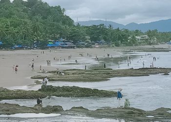 Hari pertama Lebaran, wisata pantai di Cisolok Sukabumi
