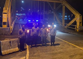 Polsek Ibun Polresta Bandung melakukan patroli malam pada Sabtu tanggal 20 April 2024.