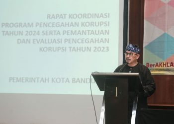 Pemberantasan korupsi tidak cukup hanya dengan komitmen semata. Komitmen tersebut harus diaktualisasikan dalam bentuk strategi yang komprehensif untuk meminimalisasi tindak korupsi. Hal itu diungkapkan Plh Sekretaris Daerah Kota Bandung, Hikmat Ginanjar pada kegiatan Rapat Koordinasi Program Pencegahan Korupsi di Pemkot Bandung, Kamis 4 April 2024.