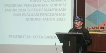 Pemberantasan korupsi tidak cukup hanya dengan komitmen semata. Komitmen tersebut harus diaktualisasikan dalam bentuk strategi yang komprehensif untuk meminimalisasi tindak korupsi. Hal itu diungkapkan Plh Sekretaris Daerah Kota Bandung, Hikmat Ginanjar pada kegiatan Rapat Koordinasi Program Pencegahan Korupsi di Pemkot Bandung, Kamis 4 April 2024.