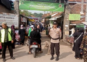 Polisi amankan Haul Maqom Kampung Mahmud yang ramai dikunjungi orang pasca Lebaran 2024.