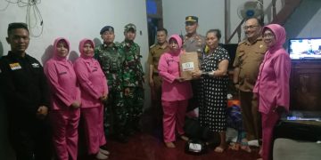 Polsek Cikelet Bantu Warga Terdampak Gempa