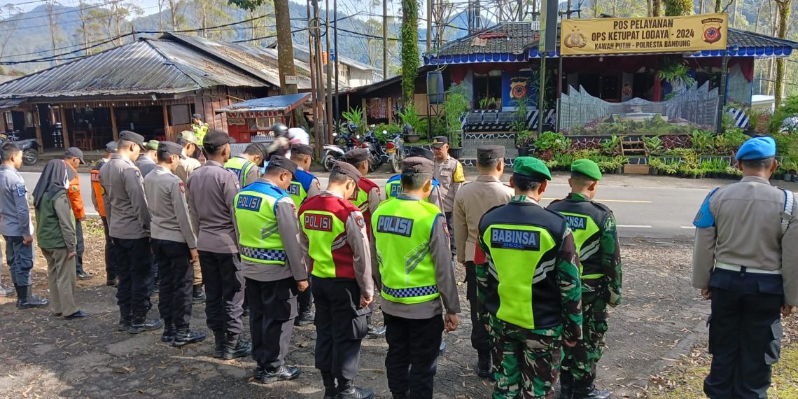 Wisata Kawah Putih Ciwidey Kabupaten Bandung disokong pengamanan aparat gabungan jelang libur Lebaran 2024.