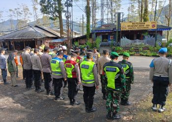 Wisata Kawah Putih Ciwidey Kabupaten Bandung disokong pengamanan aparat gabungan jelang libur Lebaran 2024.