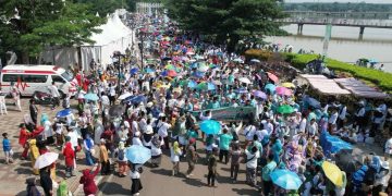 PAWAI TA'ARUF MTQ JABAR : Puluhan ribu masyarakat memadati acara Pawai Ta'aruf Musabaqoh Tilawatil Quran (MTQ) ke-38 tingkat Provinsi Jawa Barat yang digelar di Central Park Meikarta, Cikarang Selatan, pada Minggu (28/4/2024). Foto : Andi Imanudin/Endar Raziq/Newsroom Diskominfosantik.