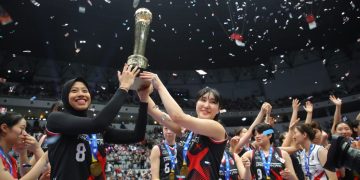 Tim Voli Putri Korea Red Sparks mengalahkan Indonesia All Star dengan skor 3-2 pada laga Fun Volley Ball 2024. Bertanding di Indonesia Arena, Gelora Bung Karno (GBK), pada Sabtu (20/4), Red Sparks memenangkan pertandingan melawan Indonesia All Star dengan skor 3-2 (25-17), (25-15), (19-25), (18-25), (15-12).(foto:herry/kemenpora.go.id)