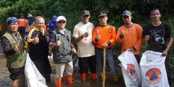 Sekda Kabupaten Kuningan Dian Rachmat Yanuar ajak warga pelihara lingkungan sungai saat peringatan Hari Kartini 2024.