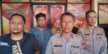 Kapolsek Cileunyi, Kompol Suharto, menjelaskan kronologi kasus suami bunuh istri, Selasa (30/04/2024).(Foto:Istimewa).