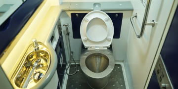 KA Lodaya relasi Bandung – Solo Balapan akan gunakan Kereta Eksekutif dan Ekonomi Stainless Steel New Generation, menurut siaran pers PT Kereta Api Indonesia (Persero). Perseroan menyebutkan sarana baru ini digunakan mulai Rabu (1/5) untuk KA (93) Lodaya relasi Solo Balapan – Bandung dan mulai Kamis (2/5) untuk KA (92) Lodaya relasi Bandung – Solo Balapan.