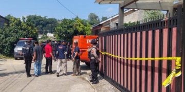 Tempat Kejadian Perkara (TKP) korban Didi Hartanto (42) dibunuh dan dikubur di dalam rumah di Kompleks Bumi Citra Indah 2, Desa Pataruman, Kecamatan Cihampelas, Kabupaten Bandung Barat (KBB).