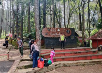 Wisata Batu Kuda di Cileunyi Kab. Bandung terpantau cukup ramai namun cenderung landai, Senin (15/4/2024).