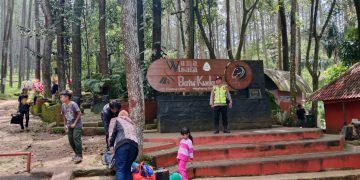 Wisata Batu Kuda di Cileunyi Kab. Bandung terpantau cukup ramai namun cenderung landai, Senin (15/4/2024).