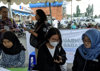 Pemkot Bandung data warga pendatang lewat Imbauan Simpatik yang digelar 15-16 April 2024.
Program ini dilakukan oleh Dinas Kependudukan dan Pencatatan Sipil (Disdukcapil) Kota Bandung di di sejumlah pintu kedatangan ke Kota Bandung. (FOTO: Humas Kota Bandung)