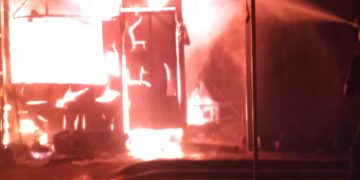 Kebakaran landa bengkel di Dusun Karangsari Desa/Kecamatan Sidamulih Kabupaten Pangandaran Rabu (24/4/2024).