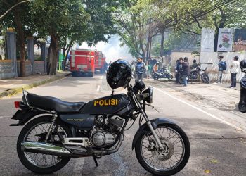 kebakaran diduga pembakaran ayam bakar di Warung Nasi Padang Jl. Kliningan No. D 93 Kel. Turangga Kec. Lengkong Kota Bandung, Rabu 17 April 2024 Jam 12.10 WIB.