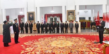 Presiden Jokowi melantik TNI Mohamad Tonny Harjono sebagai KSAU, Jumat (05/04/2024), di Istana Negara, Jakarta. (Foto: Humas Setkab/Jay) Read more: https://setkab.go.id/presiden-jokowi-lantik-tonny-harjono-jadi-ksau/