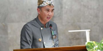 Penjabat Gubernur Jawa Barat Bey Machmudin berkomitmen akan terus mendukung kemajuan Kabupaten Cirebon.