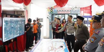 Pj Bupati Garut kunjungi Posko Terpadu Limbangan Sabtu (6/4/2024) melihat langsung penanganan pengaturan lalu-lintas di kawasan itu. (FOTO: Humas Kab. Garut)