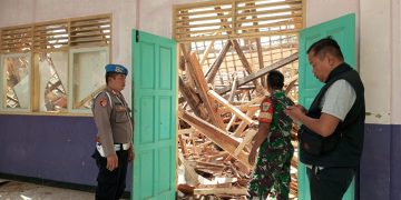 Atap ruang laboratorium IPA SMPN 1 di Kecamatan Pamarican Kabupaten Ciamis ambruk Jum’at 17 Mei 2024 sekitar pukul 11.00 WIB.