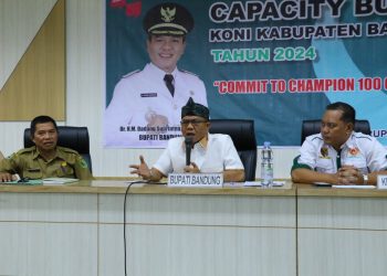Sukses administrasi itu penting, kata Bupati Bandung Dadang Supriatna saat memberikan arahan pada kegiatan Capacity Building Pengurus KONI Kabupaten Bandung di Tribun Barat Stadion Si Jalak Harupat, Senin (6/1/2024).