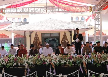 Bupati Bandung sosialisasikan 13 program prioritas kepada masyarakat luas kepada ribuan masyarakat atau jemaah di Masjid Agung Majalaya Kabupaten Bandung.