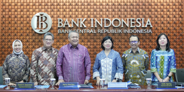 Rapat Dewan Gubernur (RDG) Bank Indonesia pada 21-22 Mei 2024 memutuskan untuk mempertahankan BI-Rate sebesar 6,25%, suku bunga Deposit Facility sebesar 5,50%, dan suku bunga Lending Facility sebesar 7,00%.