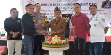 Hari Buruh Internasional (Mayday) yang diperingati setiap tanggal 01 Mei dimaknai oleh Pemerintah Daerah Kabupaten Kuningan dengan menggelar Halal Bihalal bersama para pekerja (buruh) serta konfederasi Serikat Pekerja Seluruh Indonesia (KSPSI) Kabupaten Kuningan, Rabu pagi (01/05/2024)