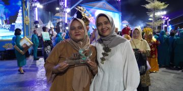 Ibu asal Kabupaten Bogor ini sabet penghargaan perempuan berprestasi nasional. Ibu ini adalah kader Posyandu. Bernama Ida Faridah Asal Desa Cibunian Kecamatan Pemijahan Kabupaten Bogor.