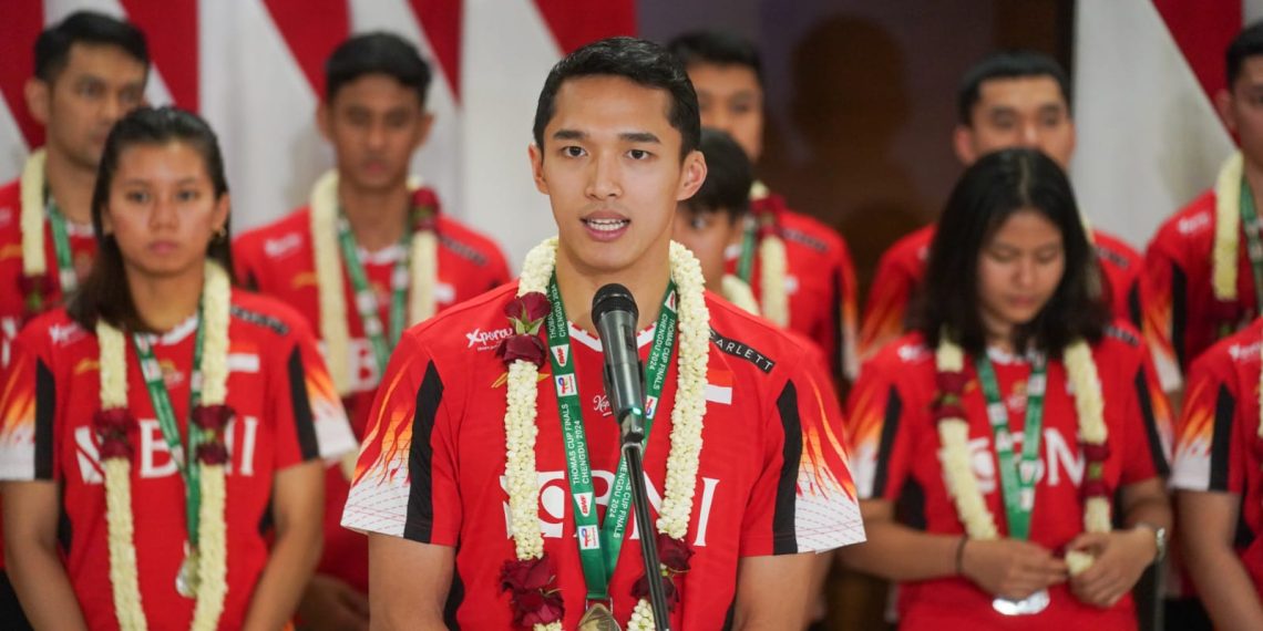 Atlet bulu tangkis putra Jonatan Christie menyampaikan rasa bangganya berada di tengah-tengah Tim Thomas Indonesia. Jojo sapaannya juga merasa bersyukur bisa memberikan poin untuk Merah Putih meski harus finis posisi kedua (runner-up) di Thomas Cup 2024.(foto:egan/kemenpora.go.id)