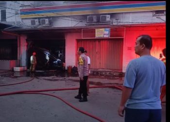 Peristiwa kebakaran menimpa sebuah minimarket di Gunung Putri, Kabupaten Bogor, Jawa Barat. Peristiwa kebakaran terungkap berawal dari aksi pembobolan mesin anjungan tunai mandiri (ATM), dilakukan komplotan perampok yang berhasil menggasak uang tunai Rp.500 juta.