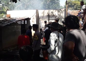 Kebakaran rumah kosong di Cirebon tepatnya di Blok Pon Rt 001/003 Desa Windujaya Kecamatan Sedong Kabupaten Cirebon.