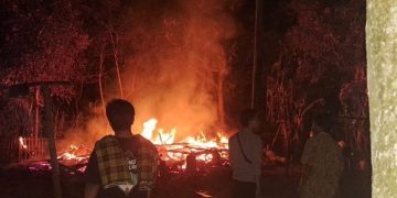 Kebakaran rumah panggung seorang nenek di Desa Nagraksari Kec. Jampangkulon Kabupaten Sukabumi Jawa Barat.