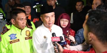 Pejabat Gubernur Jawa Barat, Bey Mahmudin dan Kapolda, Irjen Pol. Akhmad Wiyagus, mengecek langsung lokasi kecelakan bus Trans Putera Fajar dan kondisi korban di Ciateur, Kabupaten Subang, Sabtu malam (11/05/2024).(Foto:Istimewa).