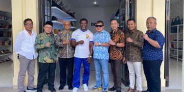 KemenkopUKM latih perajin kulit Garut untuk mendorong daya saing produk kerajinan kulit. Pelatiha diberikan kepada anggota koperasi Kulit Artisan Indonesia di Garut, Jawa Barat.