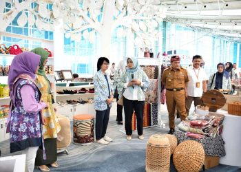 Kerabat Store BIJB promosikan UMKM Jabar kepada wisatawan, kata Penjabat Ketua Dekranasda Jabar Amanda Soemedi Bey Machmudin.