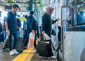 BANDUNG – KAI antisipasi long weeked Kenaikan Yesus Kristus, Rabu (8/5) s.d Minggu (12/5). PT Kereta Api Indonesia (Persero) mengoperasikan total 1.509 KA yang terdiri dari 1.101 KA Jarak Jauh dan 408 KA Lokal.